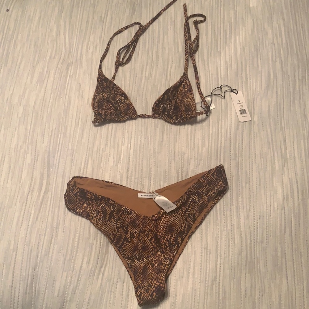 Deliah bottom python